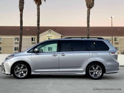 2018 Toyota Sienna SE Premium