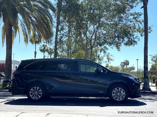 2021 Toyota Sienna LE