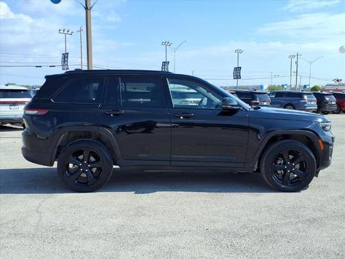 2023 Jeep Grand Cherokee LAREDO