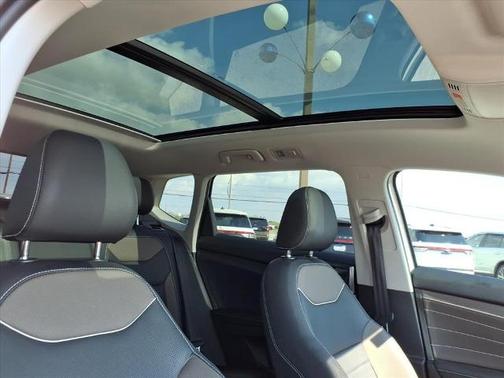 2024 Volkswagen Taos 1.5T SEL