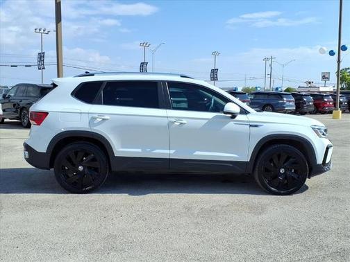 2024 Volkswagen Taos 1.5T SEL