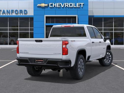 Summit White 2026 Chevrolet Silverado 2500 Custom