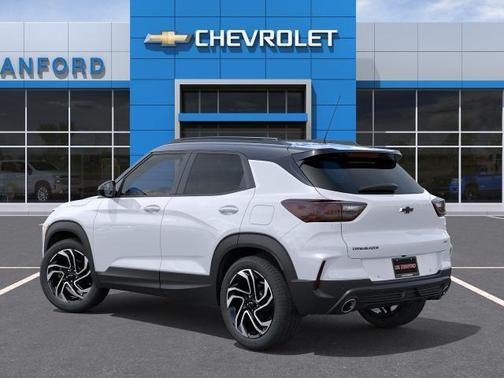 Iridescent Pearl Tricoat 2026 Chevrolet Trailblazer RS
