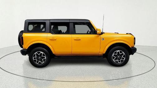 Cyber Orange Metallic Tricoat 2022 Ford Bronco Outer Banks