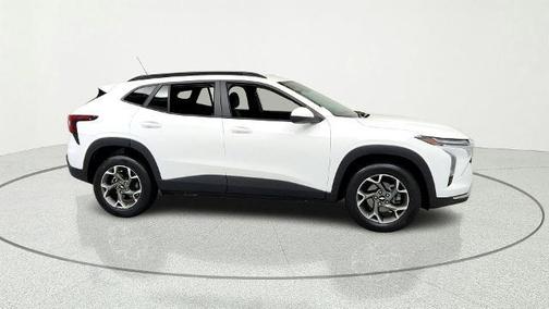 Summit White 2024 Chevrolet Trax LT