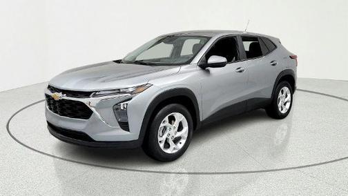 Sterling Gray Metallic 2025 Chevrolet Trax LS