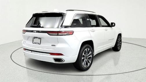 Bright White Clearcoat 2023 Jeep Grand Cherokee Overland