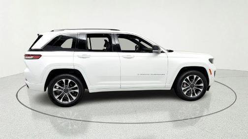 Bright White Clearcoat 2023 Jeep Grand Cherokee Overland