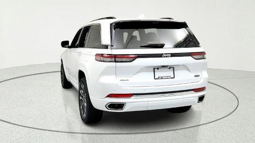 Bright White Clearcoat 2023 Jeep Grand Cherokee Overland