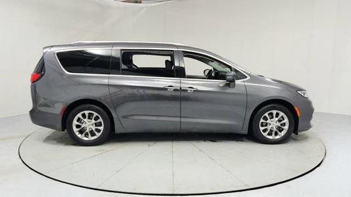 2021 Chrysler Pacifica Touring-L