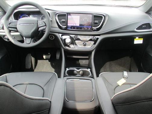 Diamond Black 2027 Chrysler Pacifica LIMITED