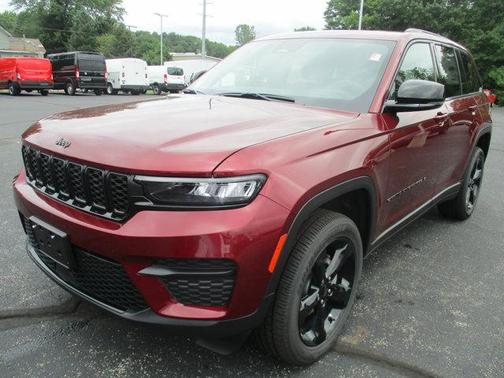 2025 Jeep Grand Cherokee Laredo