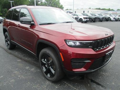2025 Jeep Grand Cherokee Laredo