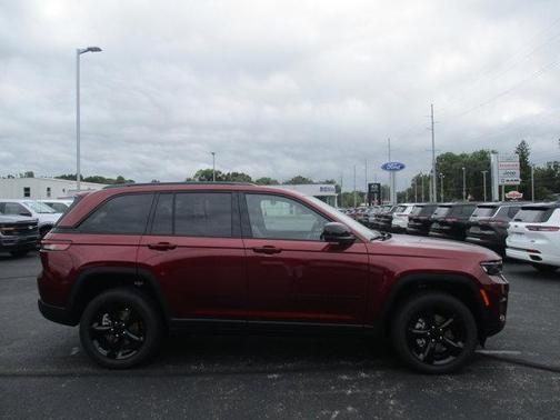2025 Jeep Grand Cherokee Laredo