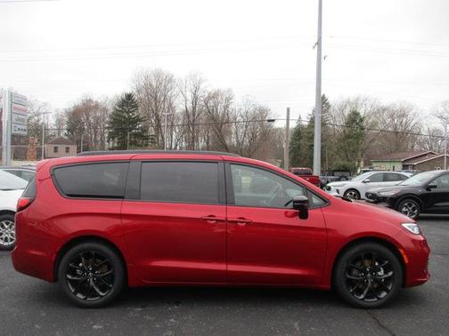 2025 Chrysler Pacifica Limited