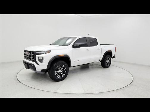 White 2024 GMC Canyon AT4