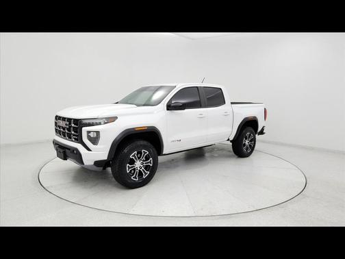 White 2024 GMC Canyon AT4