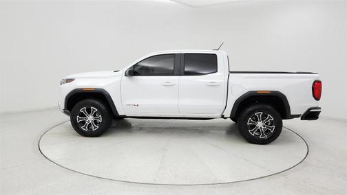 White 2024 GMC Canyon AT4