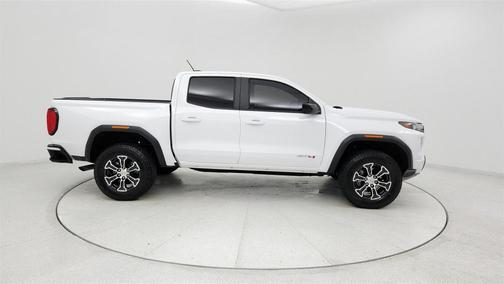 White 2024 GMC Canyon AT4