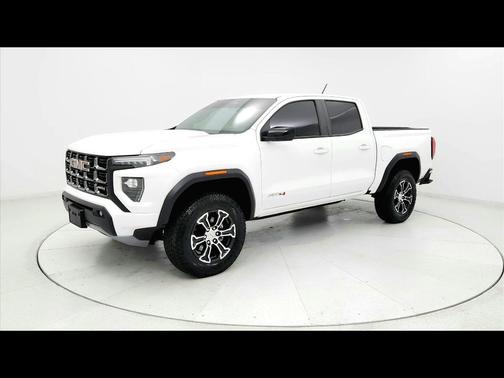 White 2024 GMC Canyon AT4