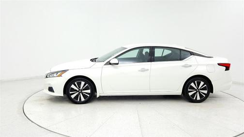 White 2021 Nissan Altima 2.5 SV