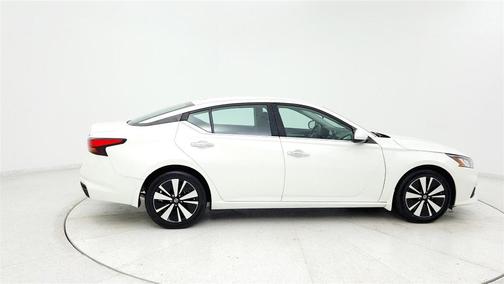White 2021 Nissan Altima 2.5 SV