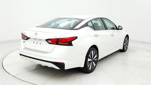 White 2021 Nissan Altima 2.5 SV