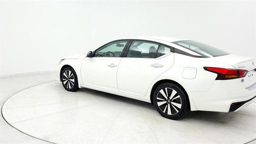 White 2021 Nissan Altima 2.5 SV