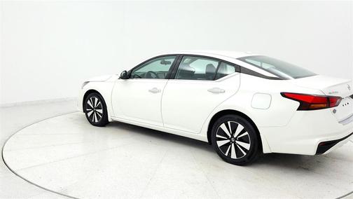 White 2021 Nissan Altima 2.5 SV