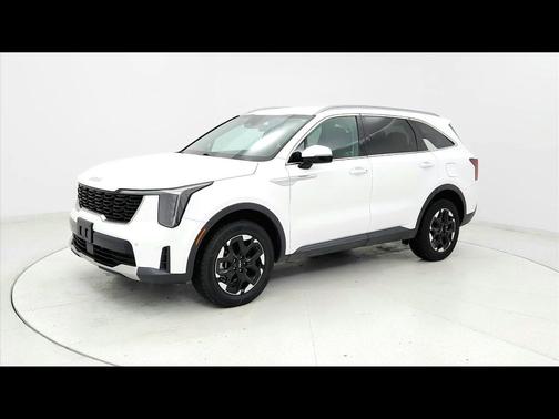 White 2024 Kia Sorento S