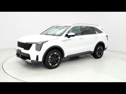 White 2024 Kia Sorento S
