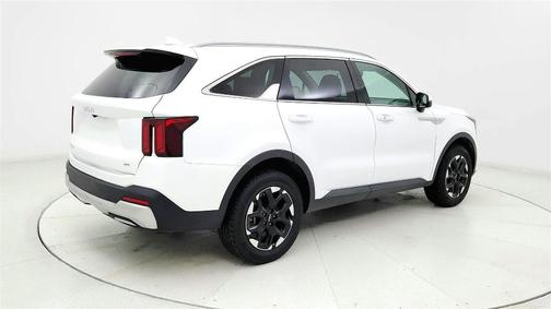 White 2024 Kia Sorento S