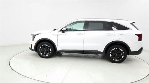 White 2024 Kia Sorento S
