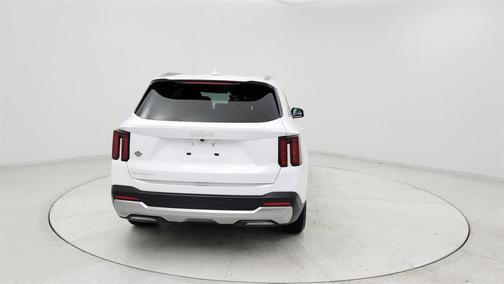 White 2024 Kia Sorento S
