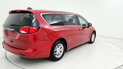 2024 Chrysler Voyager LX