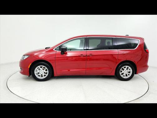 2024 Chrysler Voyager LX