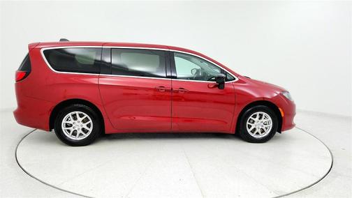 2024 Chrysler Voyager LX
