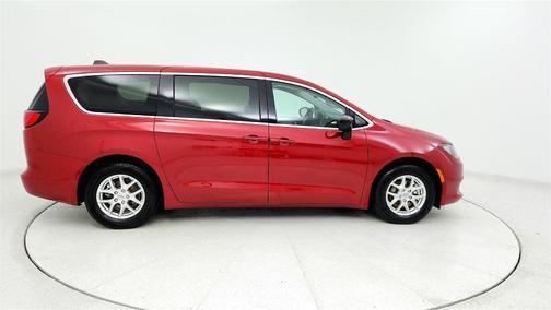 2024 Chrysler Voyager LX