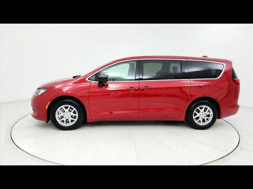 2024 Chrysler Voyager LX