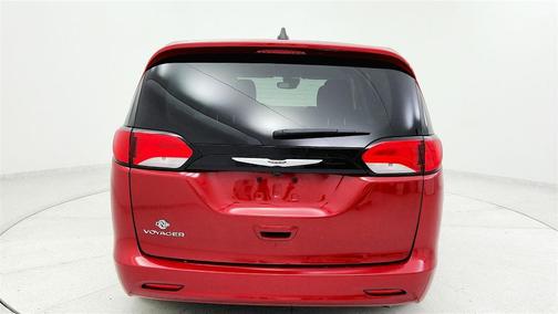 2024 Chrysler Voyager LX