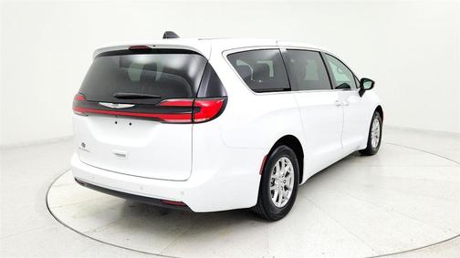 2024 Chrysler Pacifica Touring-L