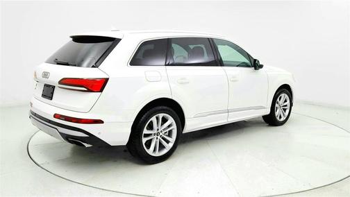 Carrara White 2025 Audi Q7 55 Premium