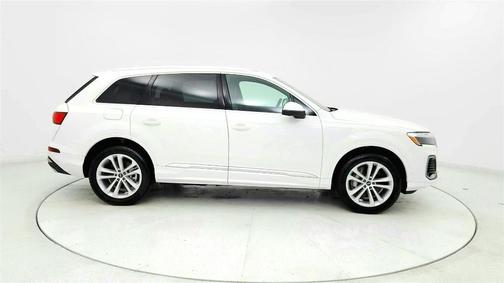 Carrara White 2025 Audi Q7 55 Premium