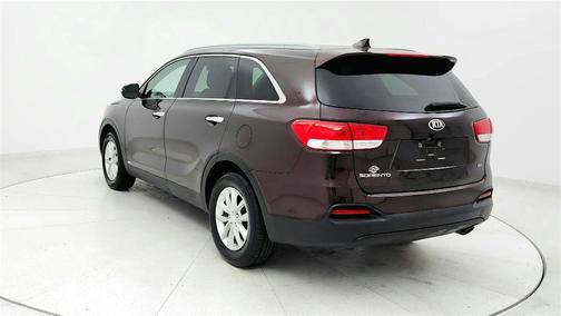 Red 2016 Kia Sorento LX