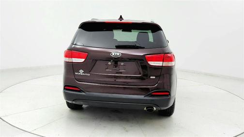 Red 2016 Kia Sorento LX