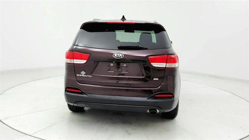 Red 2016 Kia Sorento LX