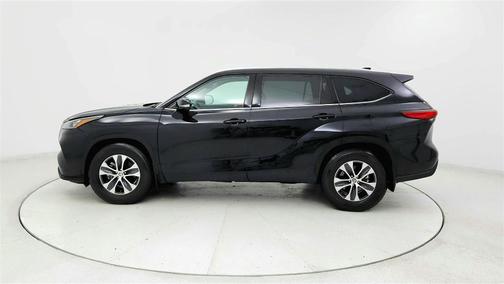 Black 2020 Toyota Highlander XLE