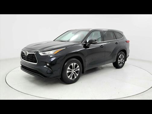 Black 2020 Toyota Highlander XLE