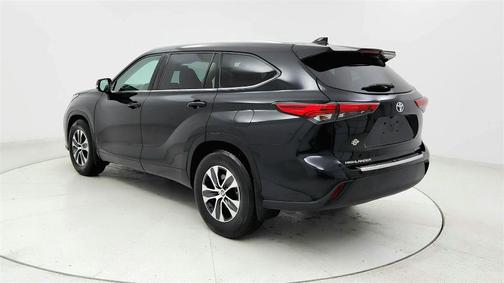 Black 2020 Toyota Highlander XLE