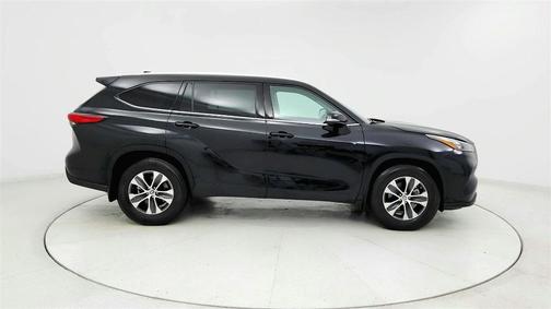 Black 2020 Toyota Highlander XLE